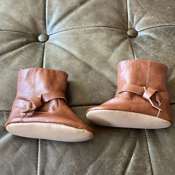 Old Navy Baby Girl Brown Boots 12-18M - Picture 3 of 4